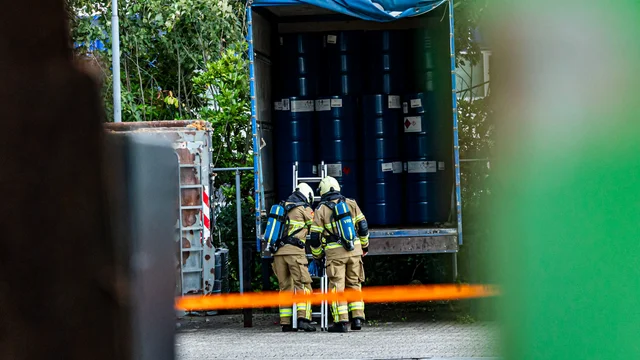 Sterke, onbekende lucht zorgt voor inzet brandweer in Assen foto 3