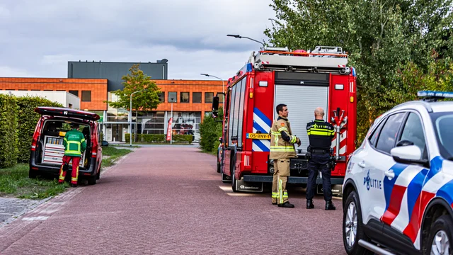 Sterke, onbekende lucht zorgt voor inzet brandweer in Assen foto 5