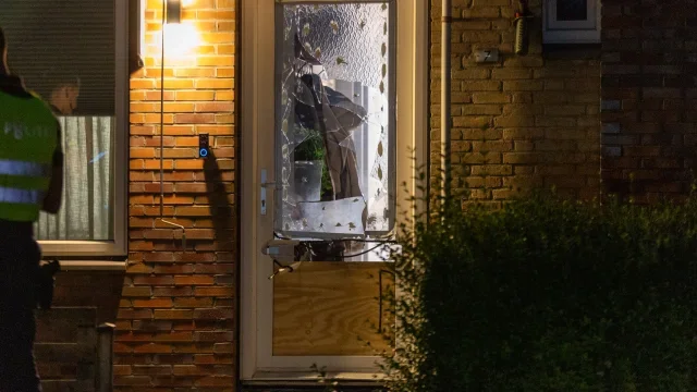 Woning opnieuw doelwit van forse explosie; woonwijk opgeschrikt door enorme knal In Assen foto 5
