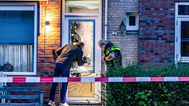 Woning opnieuw doelwit van forse explosie; woonwijk opgeschrikt door enorme knal In Assen foto 13
