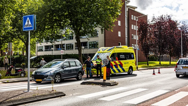 Aanrijding tussen auto en scootmobiel in Assen