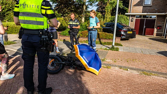 Aanrijding tussen fatbike en auto op Vestesingel in Assen foto 5