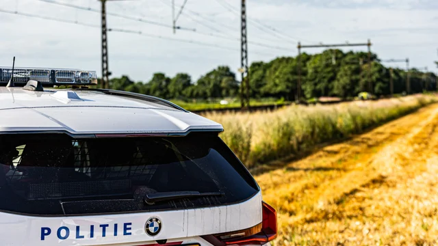 Treinverkeer tussen Groningen en Zwolle stil na aanrijding met trein bij Loon foto 2