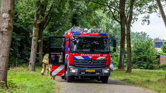 Bankje smeult van binnen op heuvel in Graafschap Assen foto 5