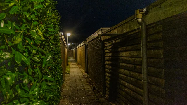 Voor derde keer in korte tijd explosie bij woning aan Entingestraat in Assen foto 4