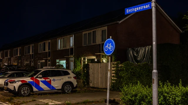 Voor derde keer in korte tijd explosie bij woning aan Entingestraat in Assen foto 6